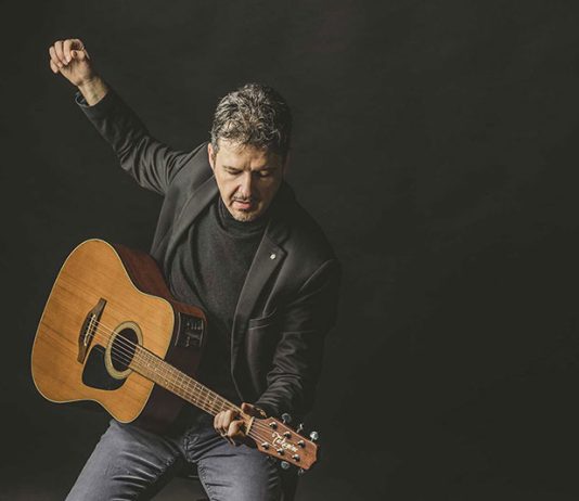 Giovedì 23 aprile “Io e Gaber” Luigi Mariano, chitarra pianoforte e voce al Don Ray Club di Melissano