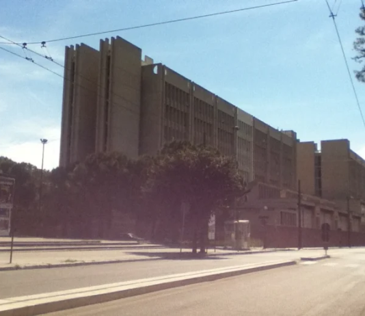 Scritte offensive sui muri del paese nei confronti della ex moglie: a processo per stalking un 51enne