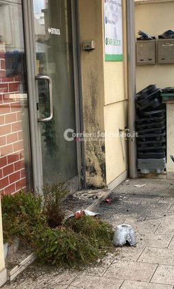 Principio d’incendio e molotov inesplosa davanti a un negozio di fiori: intimidazione nel basso Salento - Corriere Salentino