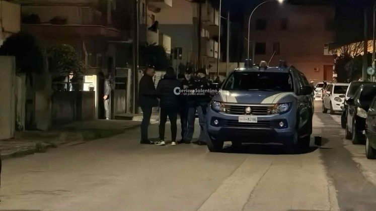 Allarme a Nardò, trovata una bomba a mano davanti a un’abitazione. Sul posto polizia e artificieri - Corriere Salentino