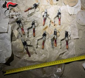 Detonatori per ordigni in spiaggia, scatta l’allarme e “interviene” il robot dei carabinieri - Corriere Salentino