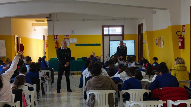 Tricase: i Carabinieri incontrano 500 studenti. Legalità, bullismo e rischio della rete al centro dell'incontro - Corriere Salentino