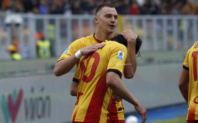 Doppio vantaggio, poi nel finale da brividi Falcone salva il Lecce: vittoria fondamentale per i giallorossi - Corriere Salentino