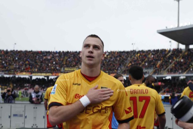 Doppio vantaggio, poi nel finale da brividi Falcone salva il Lecce: vittoria fondamentale per i giallorossi - Corriere Salentino