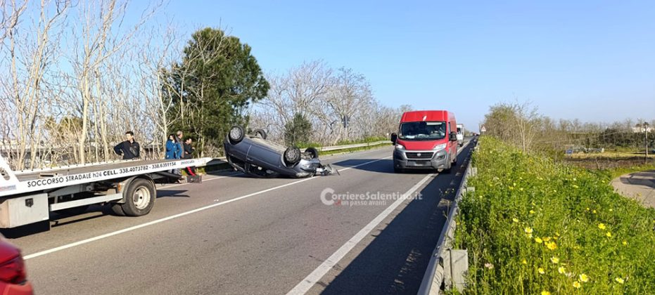 Incidente tra due auto sulla Statale, feriti gli occupanti e problemi alla viabilità - Corriere Salentino