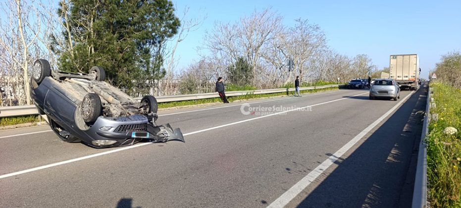Incidente tra due auto sulla Statale, feriti gli occupanti e problemi alla viabilità - Corriere Salentino