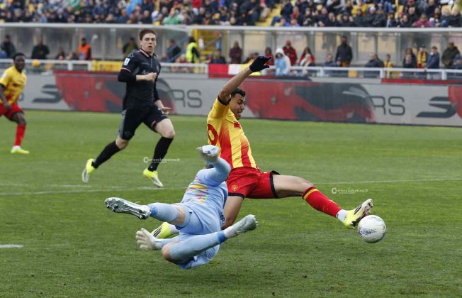 Doppio vantaggio, poi nel finale da brividi Falcone salva il Lecce: vittoria fondamentale per i giallorossi - Corriere Salentino
