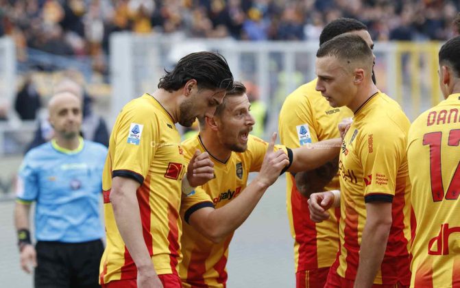 Doppio vantaggio, poi nel finale da brividi Falcone salva il Lecce: vittoria fondamentale per i giallorossi - Corriere Salentino