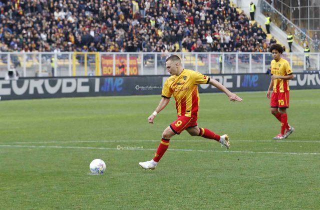 Doppio vantaggio, poi nel finale da brividi Falcone salva il Lecce: vittoria fondamentale per i giallorossi - Corriere Salentino