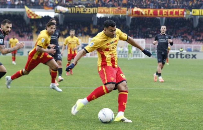 Doppio vantaggio, poi nel finale da brividi Falcone salva il Lecce: vittoria fondamentale per i giallorossi - Corriere Salentino