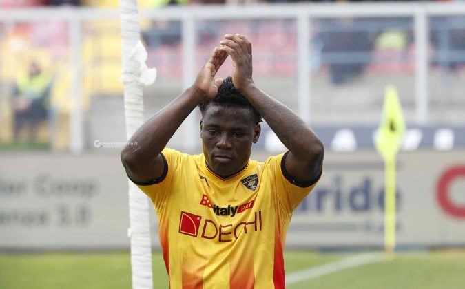 Doppio vantaggio, poi nel finale da brividi Falcone salva il Lecce: vittoria fondamentale per i giallorossi - Corriere Salentino