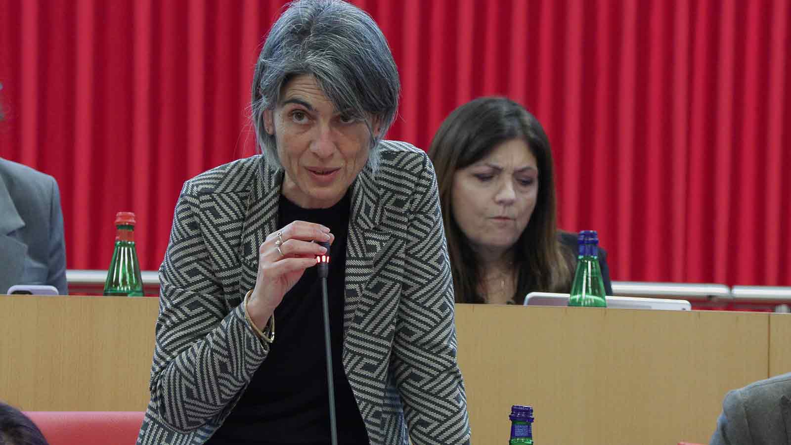 Famiglie pugliesi presentano domande per buoni educativi su piattaforma online. Piattaforma operativa fino al 28 agosto 2026, immagine di approfondimento