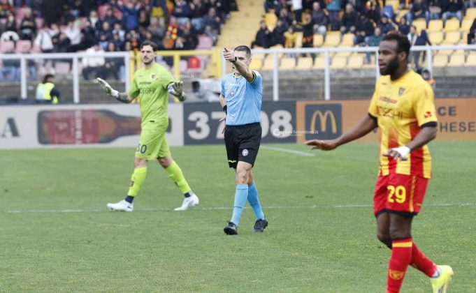 Doppio vantaggio, poi nel finale da brividi Falcone salva il Lecce: vittoria fondamentale per i giallorossi - Corriere Salentino