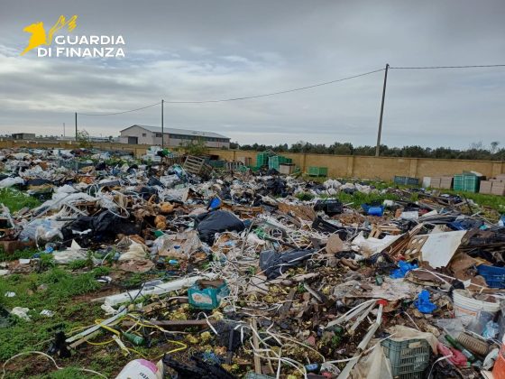 Rifiuti speciali abbandonati sul terreno: scoperta discarica illegale a Trepuzzi - Corriere Salentino