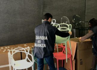 Operazione “Gamba corta”, tutela del Made in Italy nel settore dell’arredamento: perquisizioni anche a Lecce