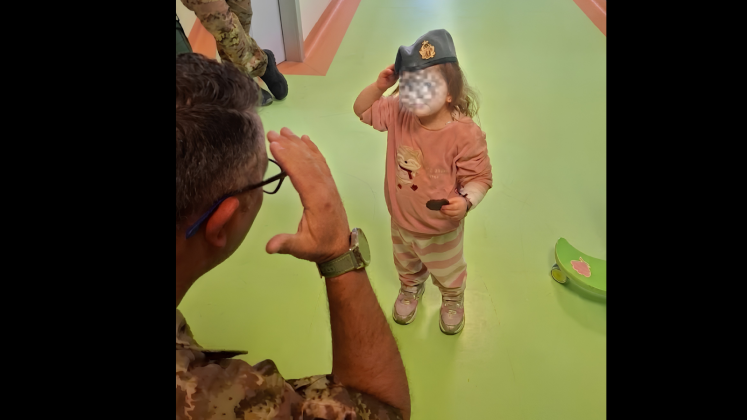 Solidarietà in corsia: i militari del 61º Stormo al fianco dei bambini del Vito Fazzi - Corriere Salentino