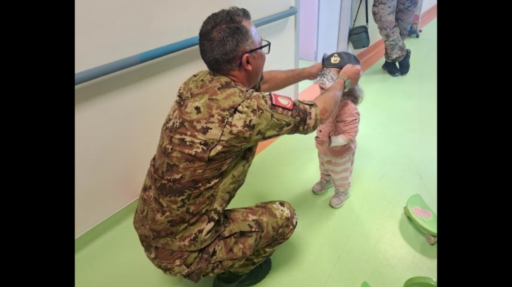 Solidarietà in corsia: i militari del 61º Stormo al fianco dei bambini del Vito Fazzi - Corriere Salentino