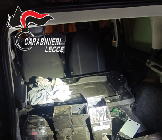 Malviventi in fuga dopo il colpo nel centro scommesse, in due acciuffati e arrestati dai carabinieri