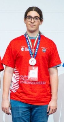 Un primo posto assoluto in Italia e quattro medaglie: gli studenti salentini trionfano in fisica e in cybersicurezza - Corriere Salentino