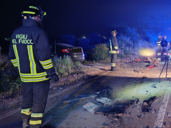 Schianto sulla litoranea Ionica: trattore si ribalta dopo lo scontro con due auto - Corriere Salentino