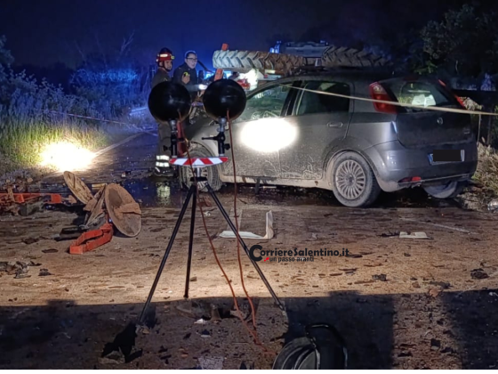 Schianto sulla litoranea Ionica: trattore si ribalta dopo lo scontro con due auto - Corriere Salentino