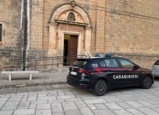 Furto nella Chiesa Madre: si intrufolano in sacrestia e rubano calice d’argento e denaro. Caccia ai responsabili
