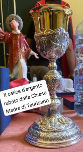 Furto nella Chiesa Madre: si intrufolano in sacrestia e rubano calice d'argento e denaro. Caccia ai responsabili - Corriere Salentino