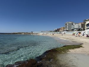 Tuffi di primavera: Pasquetta da bagno lungo tutta la costa leccese - Corriere Salentino