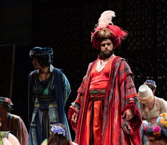 Il successo del salentino Adolfo Corrado in questi giorni in scena alla Scala di Milano