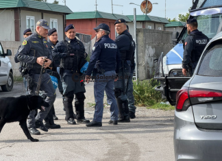 Blitz interforze al campo Panareo: oltre 100 uomini e mezzi impegnati, sequestrate droga e una pistola