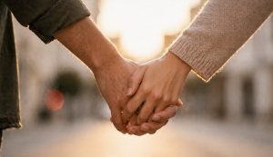 Coppie LAT. Amore sì, mutuo no. Tra autonomia, seconde unioni e nuove forme dell’intimità - Corriere Salentino