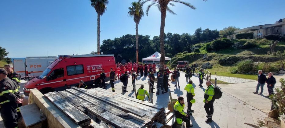 Conclusa l’esercitazione “Firevac complex 2026" sul litorale di Otranto. Simulata l’evacuazione via mare di 40 persone dagli Alimini, a causa di un vasto incendio boschivo - Corriere Salentino