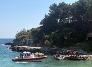 Conclusa l’esercitazione “Firevac complex 2026″ sul litorale di Otranto. Simulata l’evacuazione via mare di 40 persone dagli Alimini, a causa di un vasto incendio boschivo