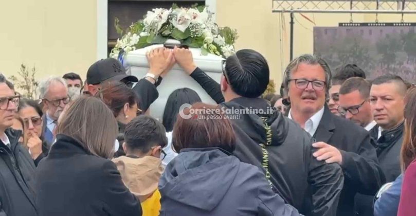 Tanti giovani per l’addio ad Antonio: “Sei ovunque noi siamo” - Corriere Salentino