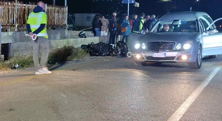 Drammatico scontro tra auto e moto lungo la Statale 275, perde la vita un 25enne - Corriere Salentino
