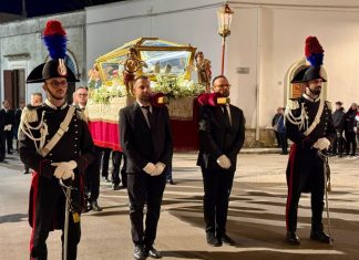 Carabinieri in grande uniforme speciale per la processione del Venerdì Santo