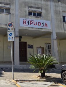 Specchia, polemica per la bandiera palestinese. I “vannacciani”: “Manca quella italiana”. La sindaca: “Onoriamo il tricolore” - Corriere Salentino