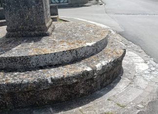 Danneggia la colonna dell’Osanna, beccato e sanzionato