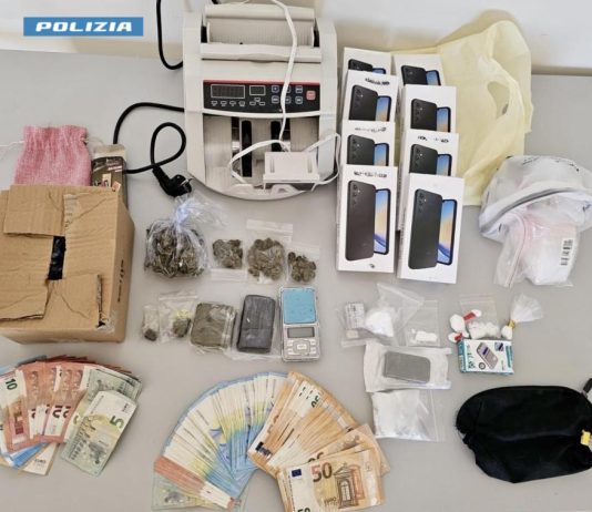 Droga, esplosivi e contanti in casa: scattano le manette per un 36enne