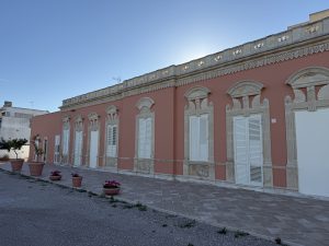 Dimora Caputo, il fascino senza tempo conquista gli stranieri: la perla nel verde che racconta il Salento più autentico - Corriere Salentino