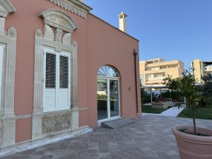 Dimora Caputo, il fascino senza tempo conquista gli stranieri: la perla nel verde che racconta il Salento più autentico - Corriere Salentino