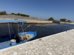 Darsena di San Cataldo, ancora qualche barca dentro. La speranza di ottenere presto le autorizzazioni per uscire fuori dal pantano - Corriere Salentino