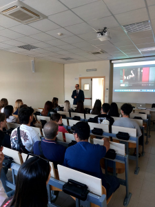 A lezione di cinema e di tecniche audiovisive grazie a "Corti di genere 2026": le scuole vincitrici premiate con la Masterclass nei laboratori di Unisalento - Corriere Salentino
