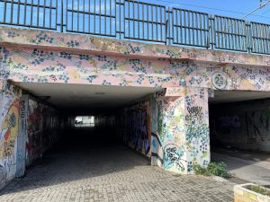 Ponticelli chiusi, traffico ancora in tilt in via dell’Abate per il passaggio a livello. Da due anni si attende l’apertura - Corriere Salentino