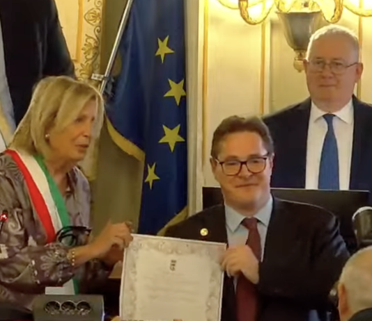 Cittadinanza benemerita al cardiologo Porcari: a 35 anni famoso in tutto il mondo. Riconoscimento a Fano, la sindaca in lacrime