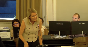 Passa in Consiglio il regolamento della movida con premialità e maxi sanzioni: stop ai minimarket che vendono alcol la notte - Corriere Salentino