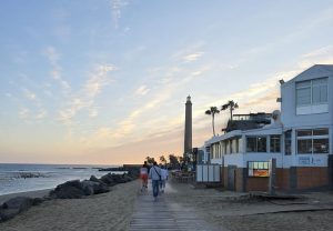 Le Canarie non ti chiedono chi sei. Ti chiedono solo di rallentare - Corriere Salentino