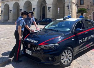 Violenta lite in centro tra minori, spunta anche un tirapugni: scattano quattro Daspo urbani