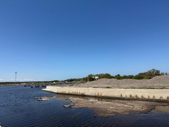 Darsena di San Cataldo, ancora qualche barca dentro. La speranza di ottenere presto le autorizzazioni per uscire fuori dal pantano - Corriere Salentino