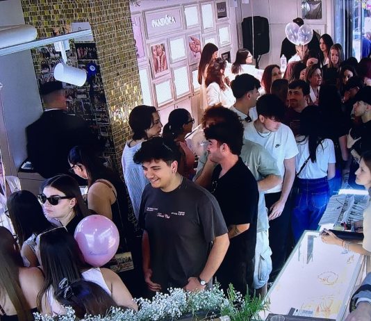 Successo per l’evento di Tondo Gioielli: a Leverano arriva Martina Strazzer, lunghe file all’ingresso